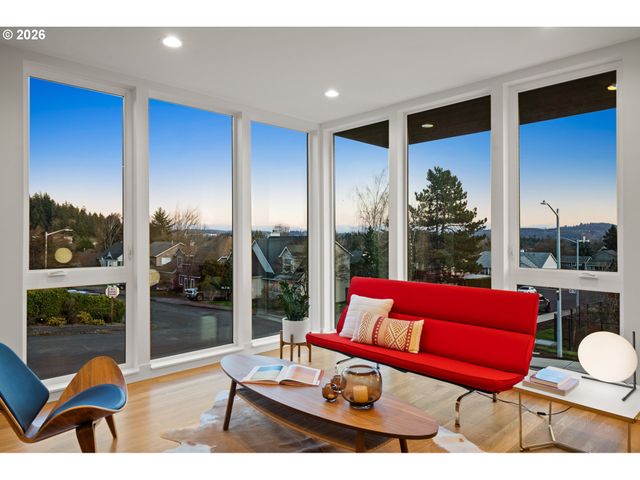 13191 Se Regency View St, Happy Valley, OR 97086