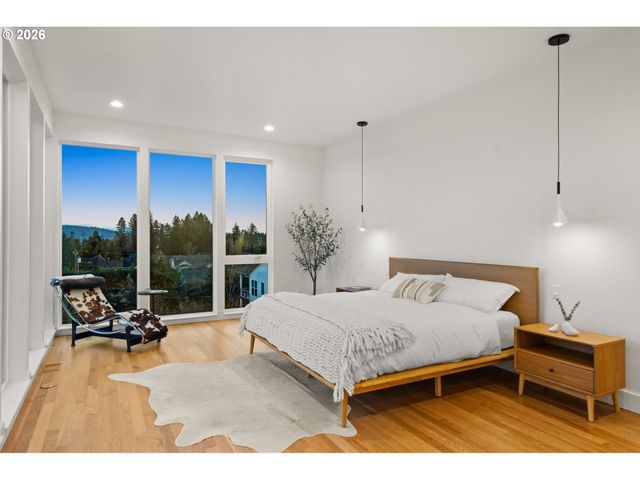 13191 Se Regency View St, Happy Valley, OR 97086