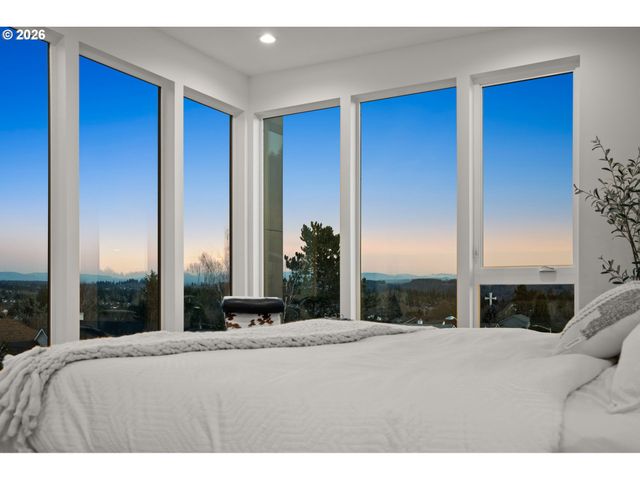 13191 Se Regency View St, Happy Valley, OR 97086