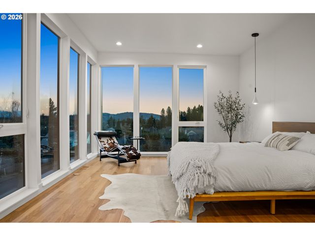 13191 Se Regency View St, Happy Valley, OR 97086