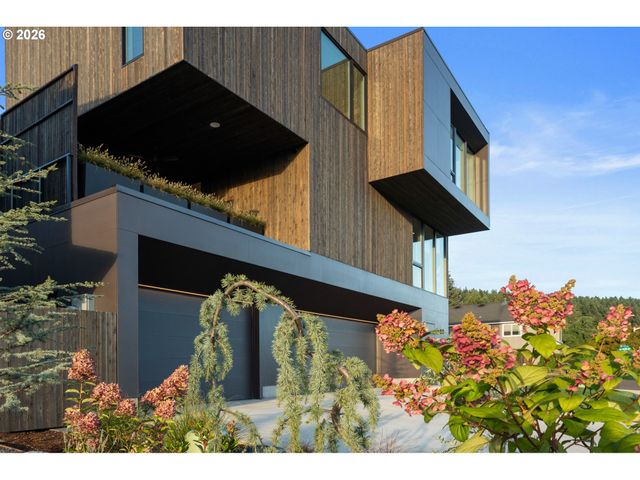 13191 Se Regency View St, Happy Valley, OR 97086