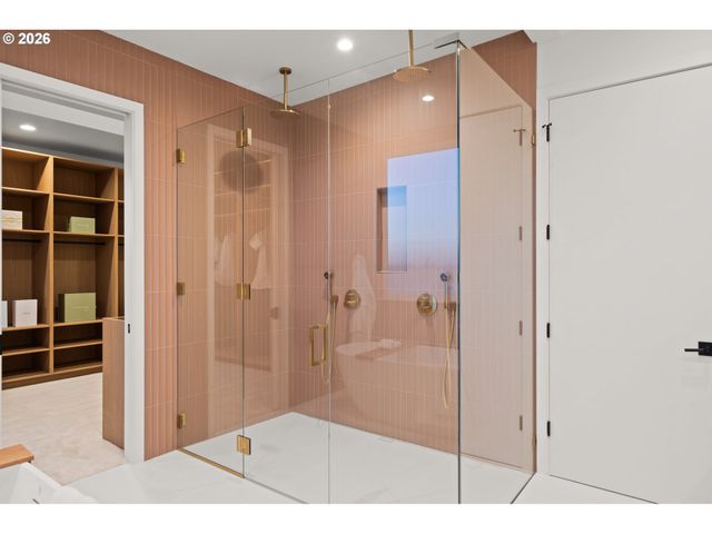 13191 Se Regency View St, Happy Valley, OR 97086