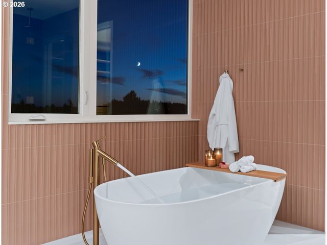 13191 Se Regency View St, Happy Valley, OR 97086