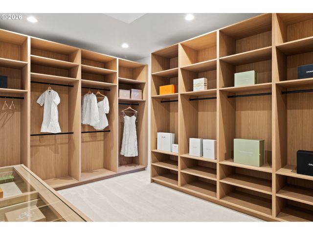 13191 Se Regency View St, Happy Valley, OR 97086