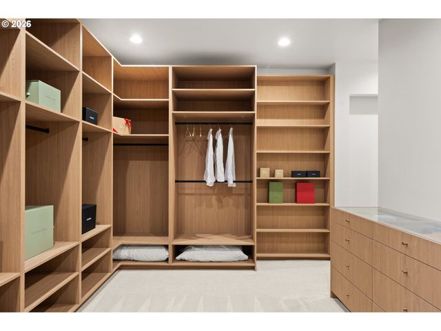 13191 Se Regency View St, Happy Valley, OR 97086