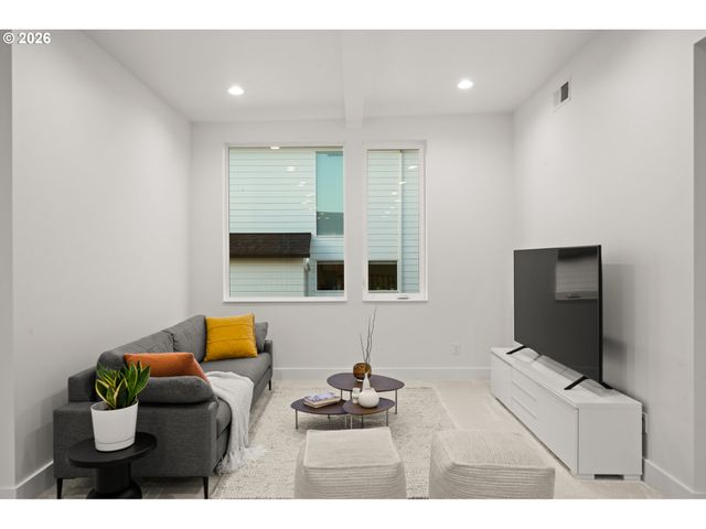 13191 Se Regency View St, Happy Valley, OR 97086