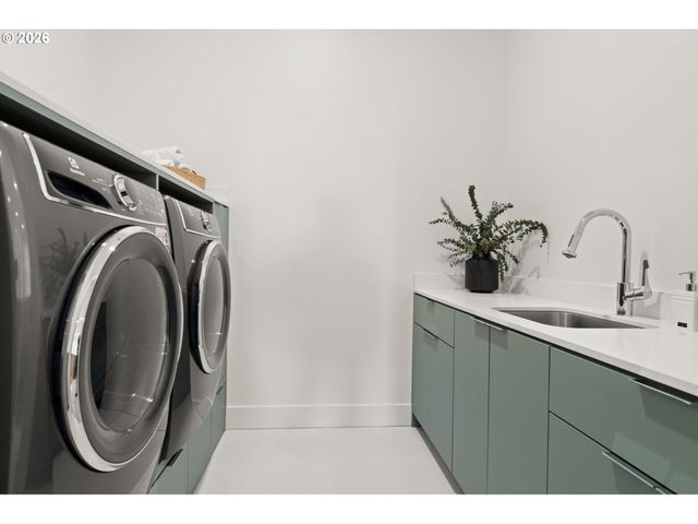 13191 Se Regency View St, Happy Valley, OR 97086