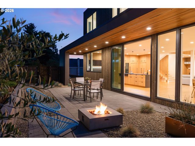 13191 Se Regency View St, Happy Valley, OR 97086