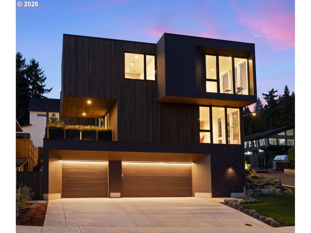13191 Se Regency View St, Happy Valley, OR 97086