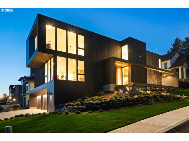 13191 Se Regency View St, Happy Valley, OR 97086