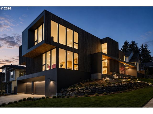 13191 Se Regency View St, Happy Valley, OR 97086