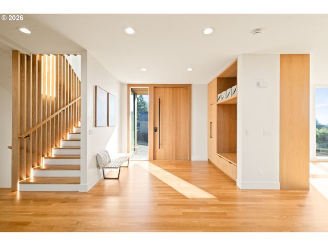 13191 Se Regency View St, Happy Valley, OR 97086