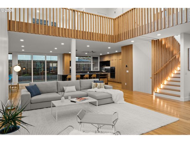 13191 Se Regency View St, Happy Valley, OR 97086