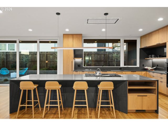 13191 Se Regency View St, Happy Valley, OR 97086