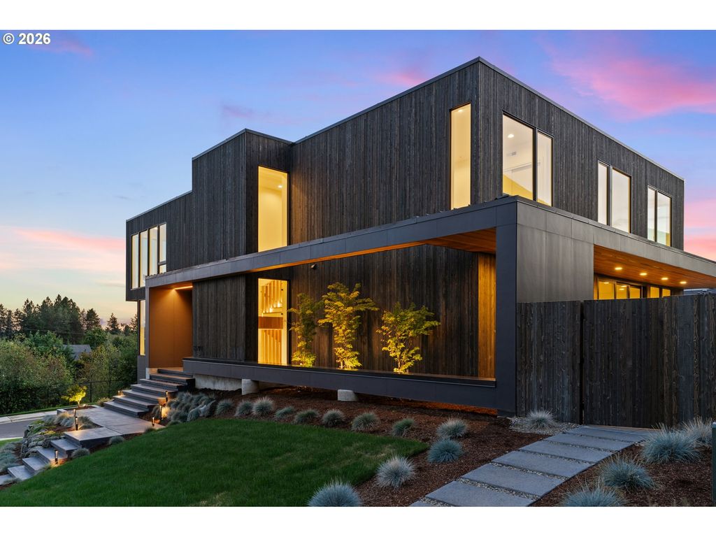 13191 Se Regency View St, Happy Valley, OR 97086