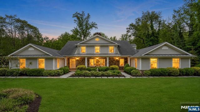 5 Winding Way, Saddle River, NJ 07458