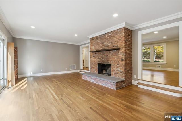 5 Winding Way, Saddle River, NJ 07458