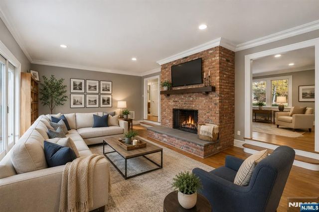 5 Winding Way, Saddle River, NJ 07458
