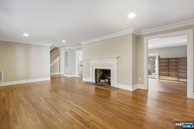 5 Winding Way, Saddle River, NJ 07458
