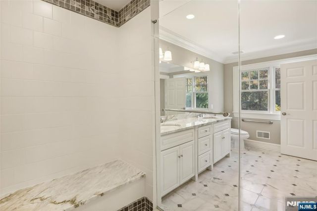5 Winding Way, Saddle River, NJ 07458