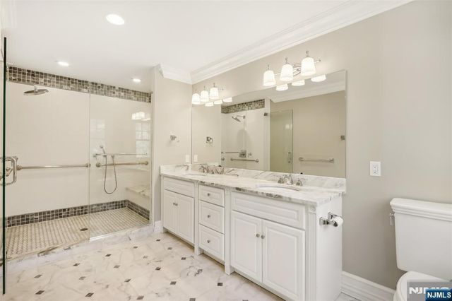 5 Winding Way, Saddle River, NJ 07458