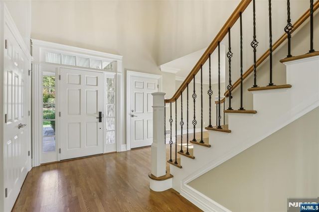 5 Winding Way, Saddle River, NJ 07458