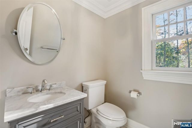 5 Winding Way, Saddle River, NJ 07458