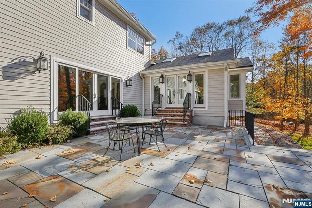 5 Winding Way, Saddle River, NJ 07458