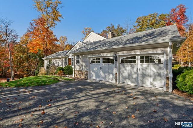 5 Winding Way, Saddle River, NJ 07458