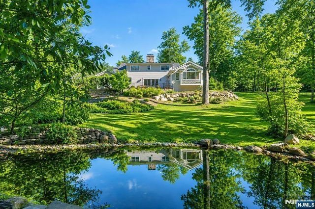 5 Winding Way, Saddle River, NJ 07458