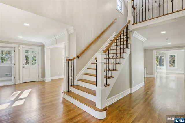 5 Winding Way, Saddle River, NJ 07458