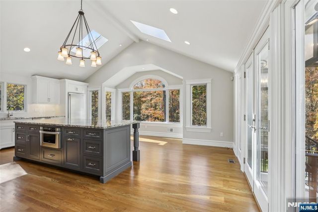 5 Winding Way, Saddle River, NJ 07458
