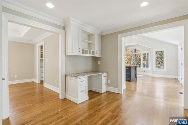 5 Winding Way, Saddle River, NJ 07458