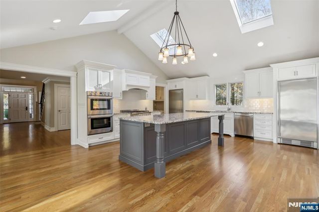 5 Winding Way, Saddle River, NJ 07458