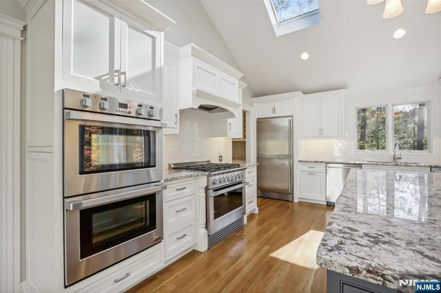5 Winding Way, Saddle River, NJ 07458
