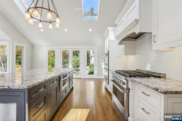 5 Winding Way, Saddle River, NJ 07458