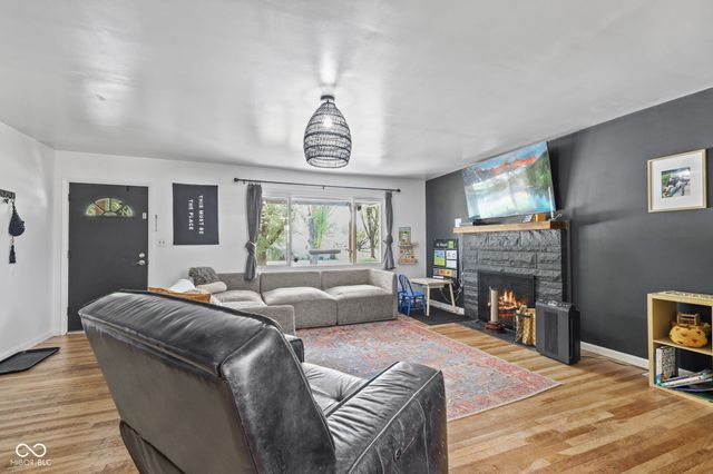 421 Brewer Drive, Greenwood, IN 46142