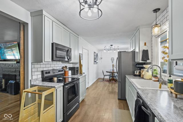 421 Brewer Drive, Greenwood, IN 46142
