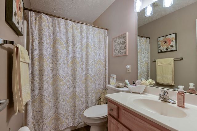 608 Cypress Avenue, Nixa, MO 65714