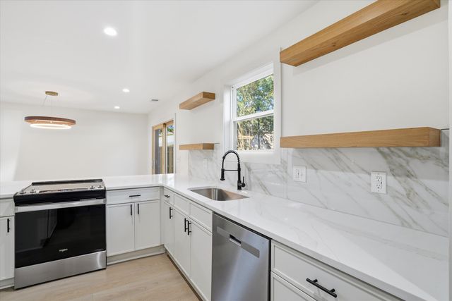 2150 E Spoleto Lane, North Charleston, SC 29406