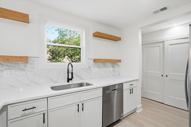 2150 E Spoleto Lane, North Charleston, SC 29406