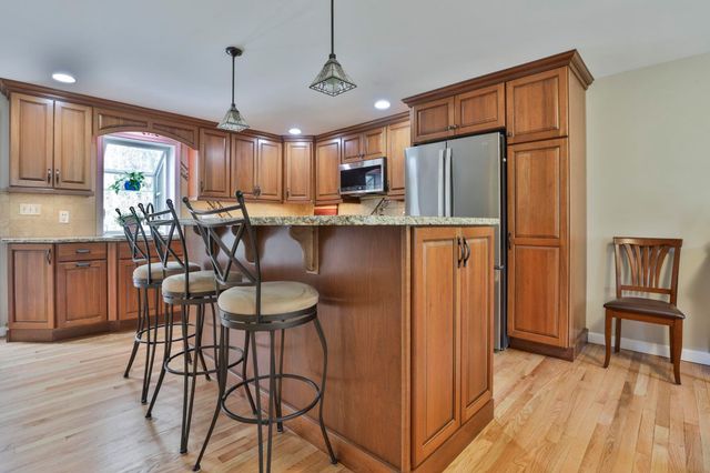 9 Lund Drive, Hudson, NH 03051