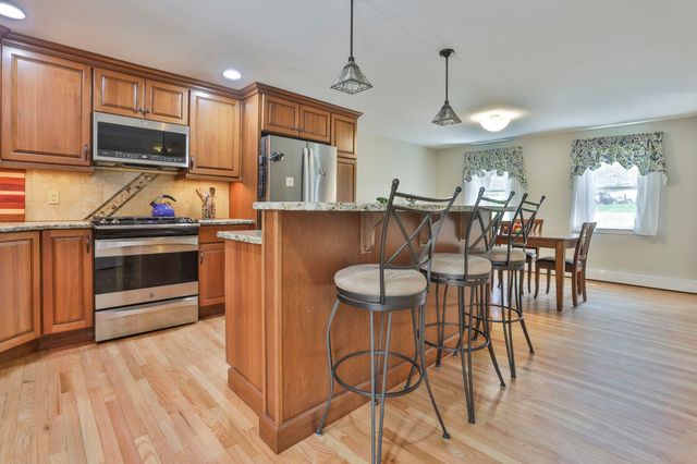 9 Lund Drive, Hudson, NH 03051