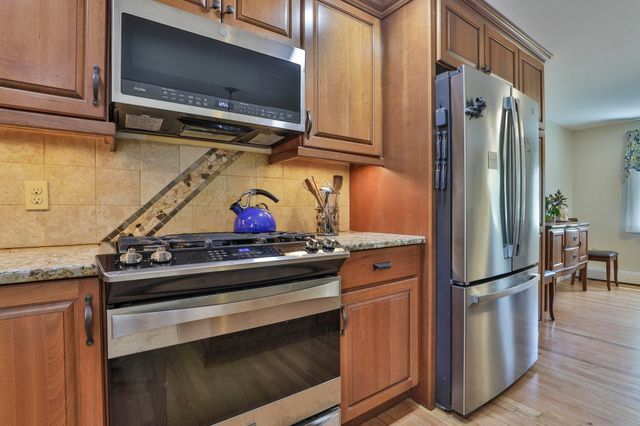 9 Lund Drive, Hudson, NH 03051