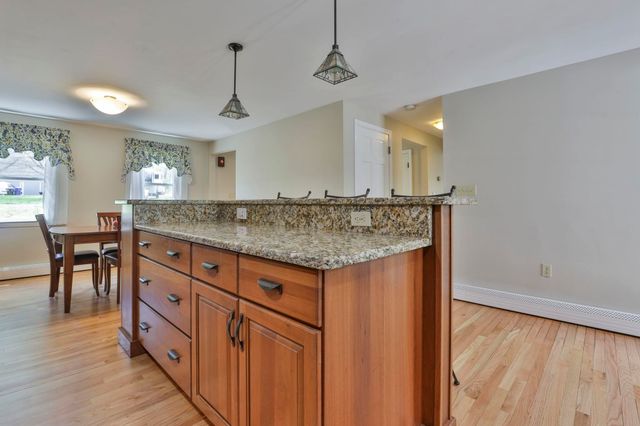 9 Lund Drive, Hudson, NH 03051
