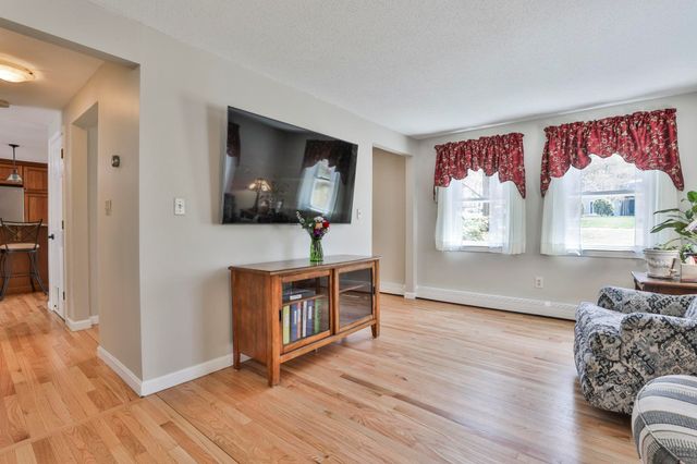 9 Lund Drive, Hudson, NH 03051
