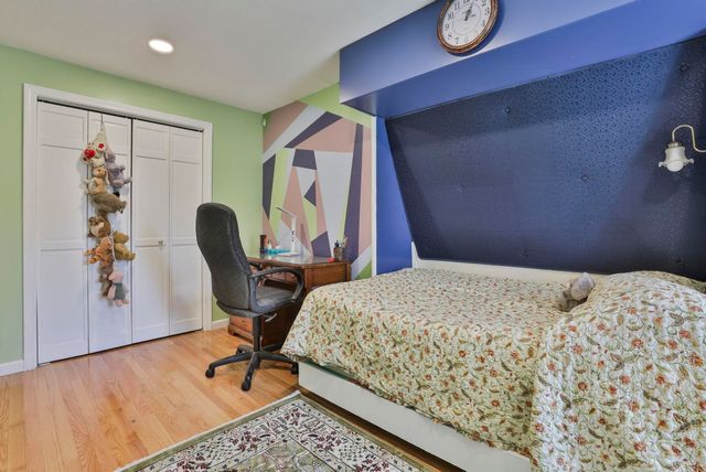 9 Lund Drive, Hudson, NH 03051