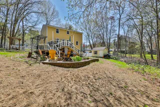 9 Lund Drive, Hudson, NH 03051