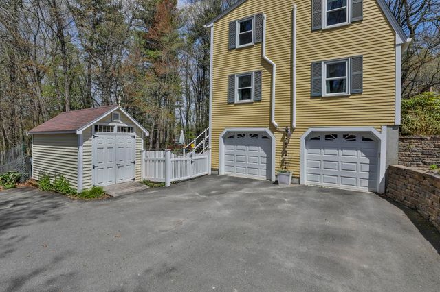 9 Lund Drive, Hudson, NH 03051