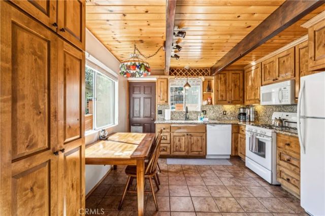 108 W Aeroplane Boulevard, Big Bear City, CA 92314